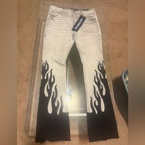 Vallabasas Men’s White-to-Black Flame Bootcut Jeans